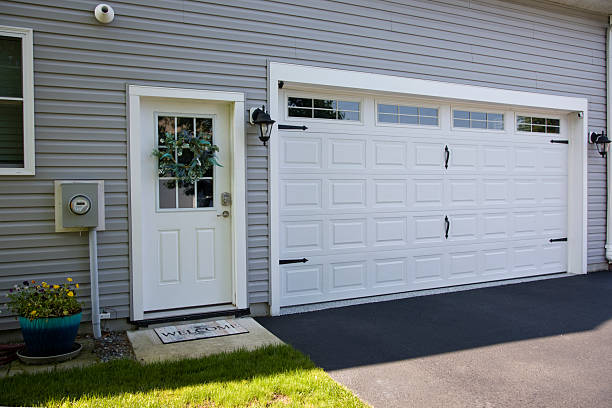 24/7 Emergency Garage Door Panel Replacement experts in Old River-Winfree, TX